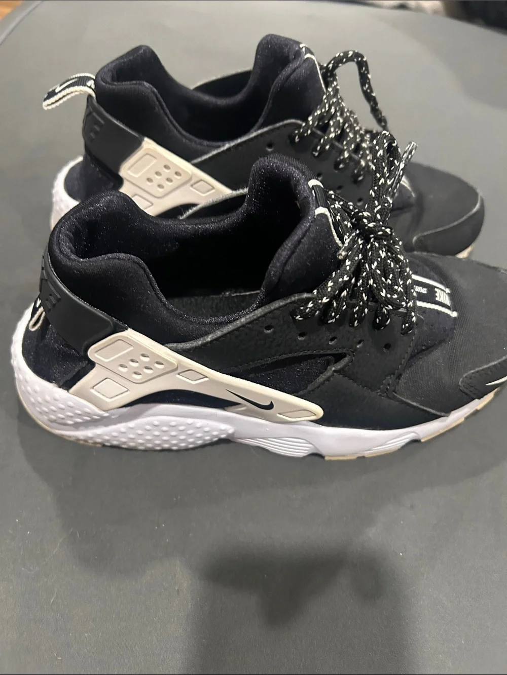 Retro Nike Huraches | Black and white